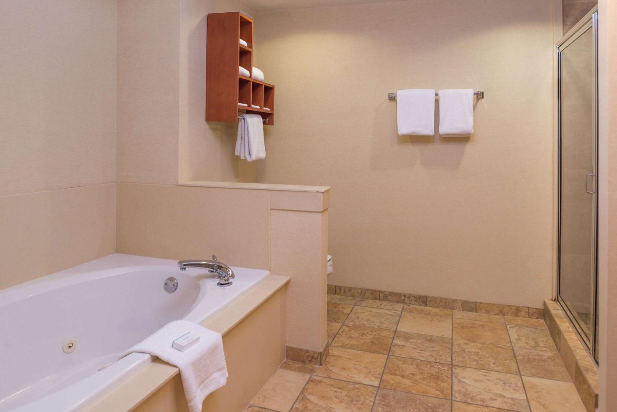 Hampton Inn&Suites Charlotte Arrowood Extérieur photo