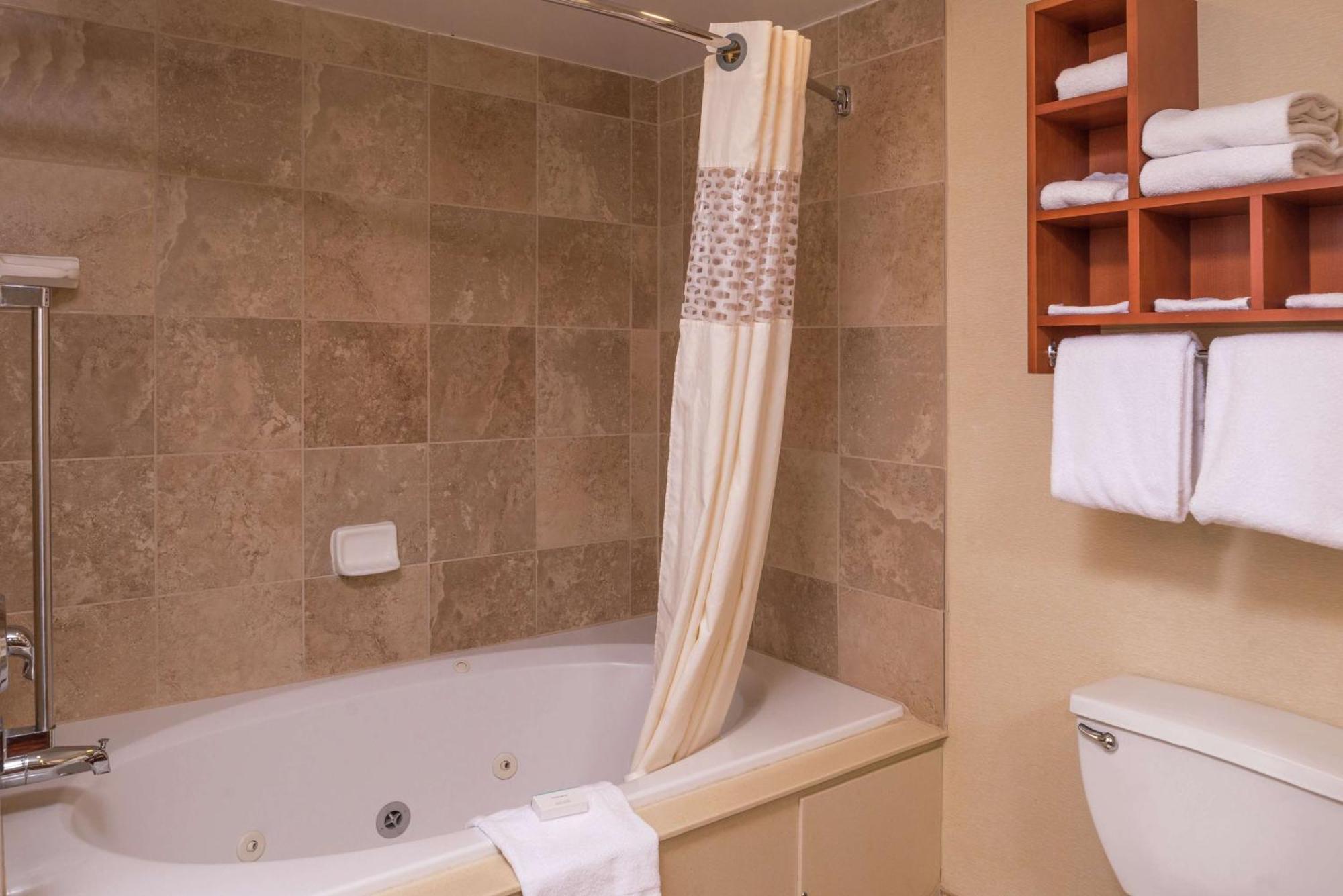 Hampton Inn&Suites Charlotte Arrowood Extérieur photo